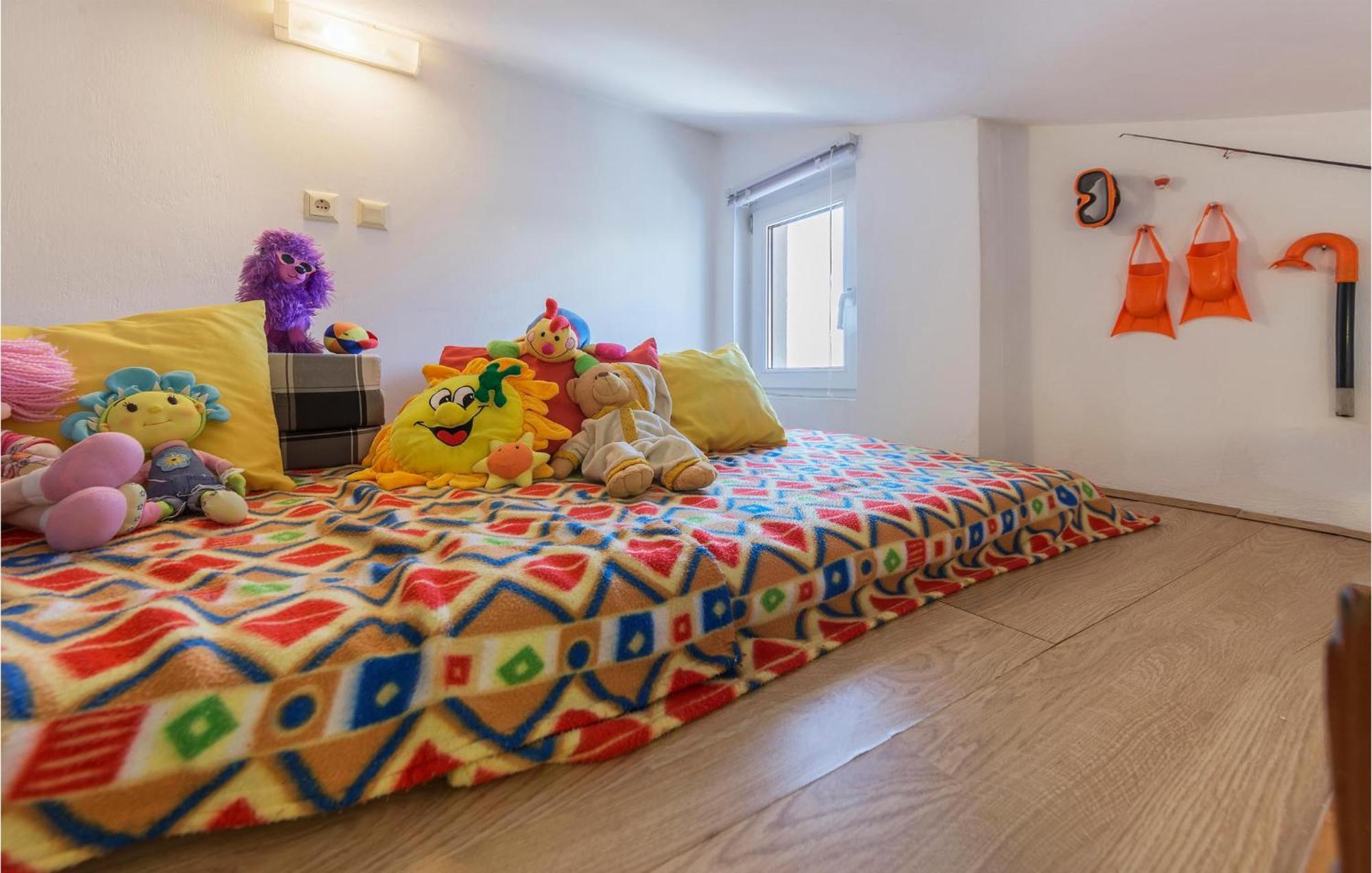 Beautiful Apartment In Barbariga With Kitchen Exterior photo
